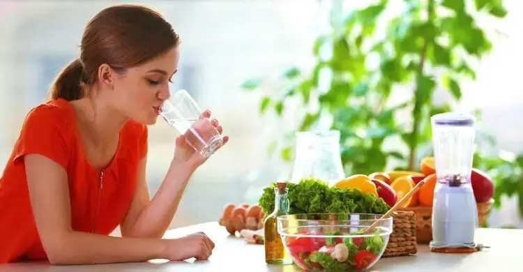 পানি পানেই কি ত্বক সুন্দর থাকে?