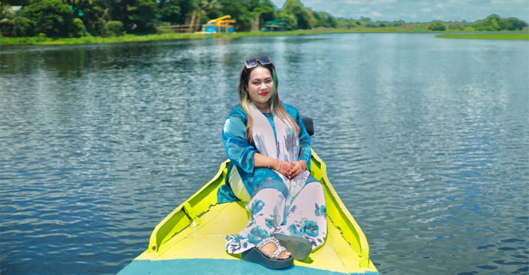 ব্রহ্মপুত্রের বুকে শান্ত বিকেল