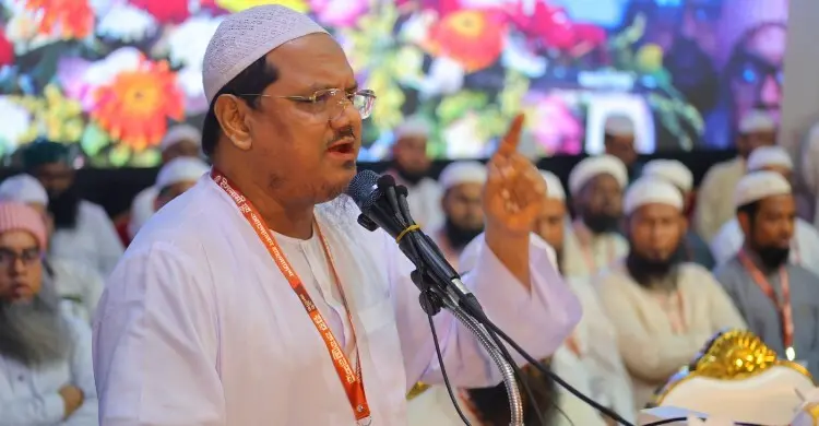 চাঁদাবাজ, টেন্ডারবাজ ও দখলবাজদের বিষদাঁত উপড়ে ফেলতে হবে: চরমোনাই পীর